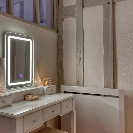 Apartment L'Ecrin De Champagne - Hypercentre Troyes - Chaleureux Appartement - Wifi Troyes